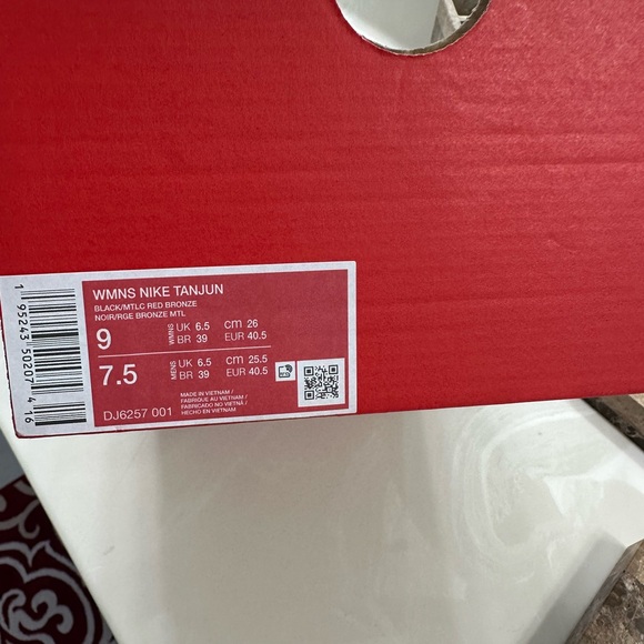 Nike Women's Sneakers Black and Rose Gold - Picture 5 of 5